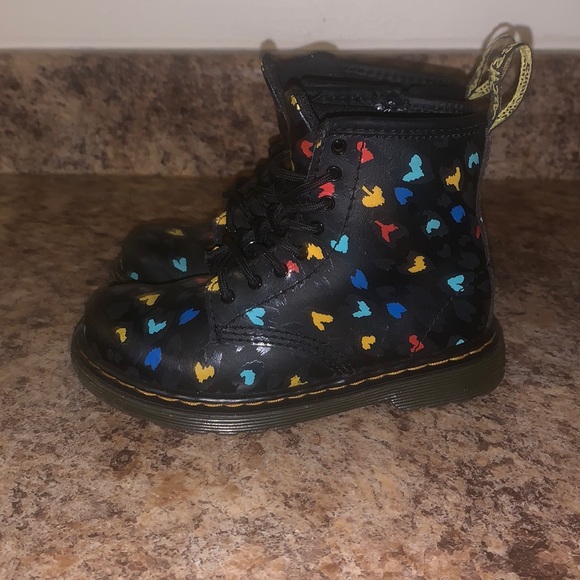DR.MARTENS Girls sz 10 JUNIOR 1460 HEARTS LEATHER ANKLE - Picture 5 of 7